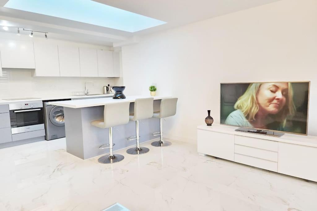 Paradigm House, Stunning 2-Bedroom Apartment 1, Free Parking, Oxford Buitenkant foto