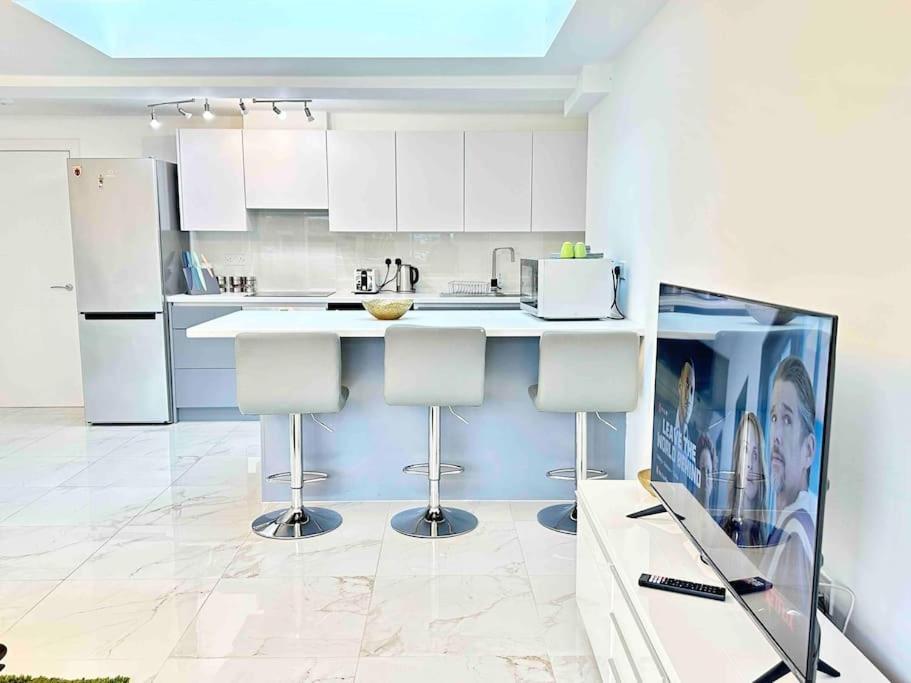 Paradigm House, Stunning 2-Bedroom Apartment 1, Free Parking, Oxford Buitenkant foto