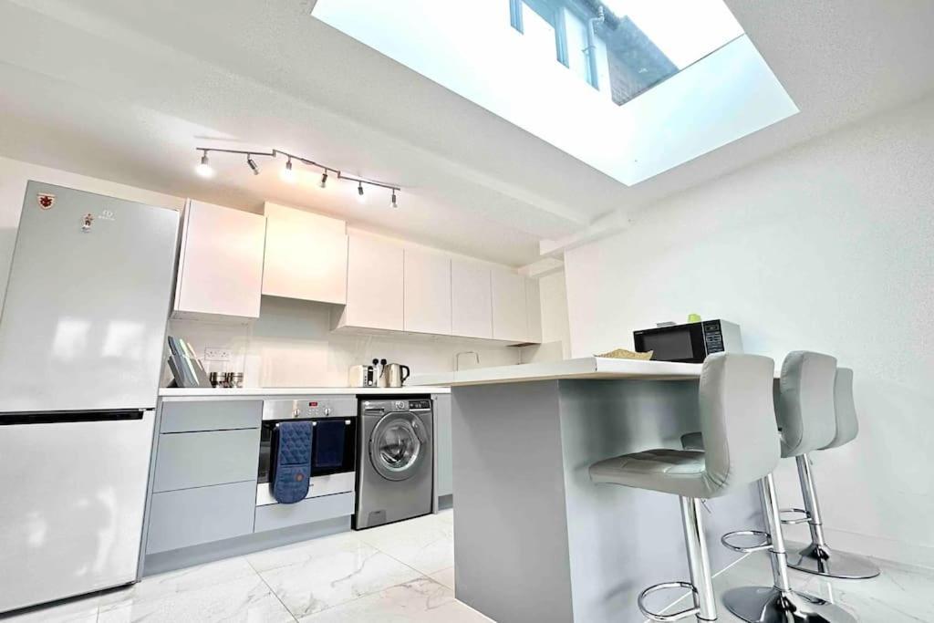 Paradigm House, Stunning 2-Bedroom Apartment 1, Free Parking, Oxford Buitenkant foto