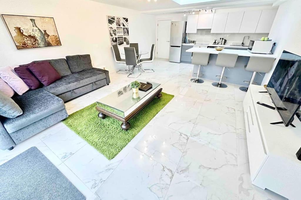 Paradigm House, Stunning 2-Bedroom Apartment 1, Free Parking, Oxford Buitenkant foto