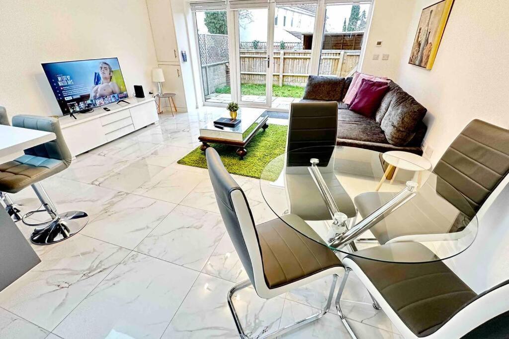 Paradigm House, Stunning 2-Bedroom Apartment 1, Free Parking, Oxford Buitenkant foto